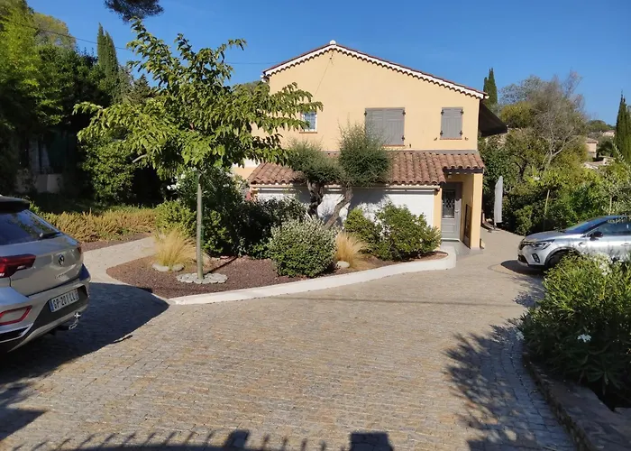Haut De Villa Verdureve Location De Vacances